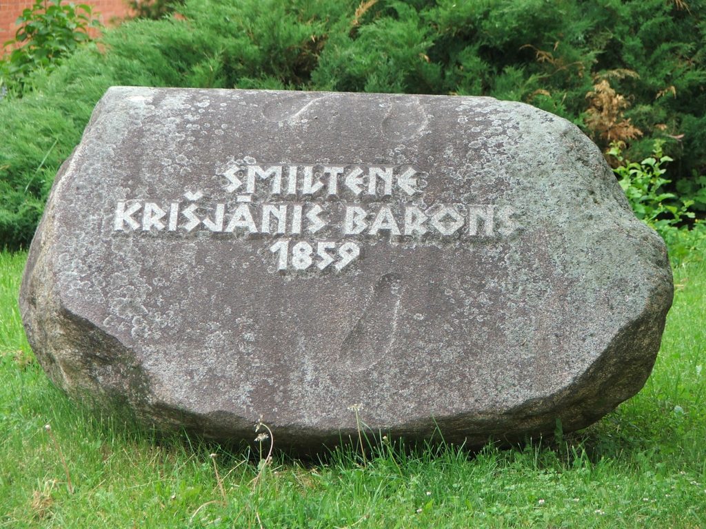 Памятный камень в честь Кр. Барона